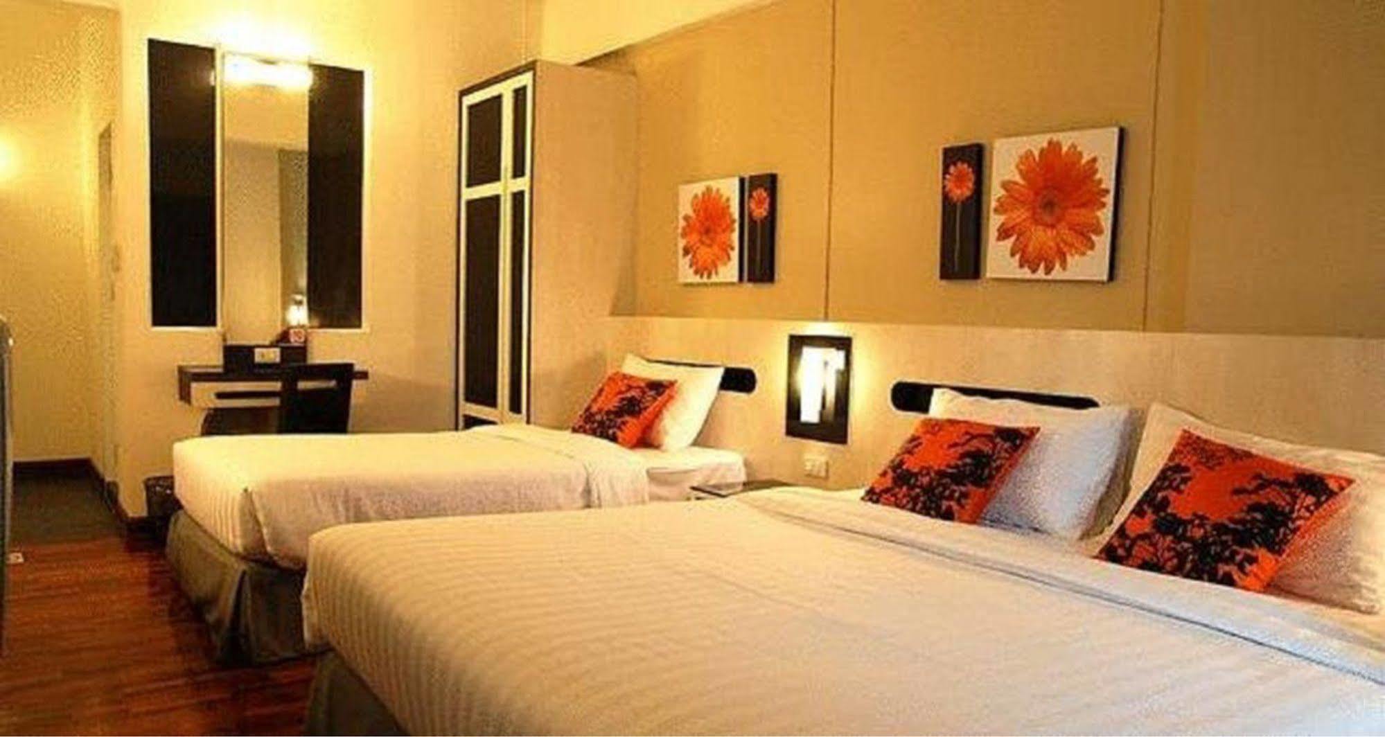 The Inn Saladaeng Bangkok Exterior photo